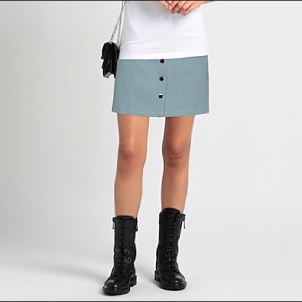 Koralline mini skirt in sage green with silver snap buttons size 6 US NWT